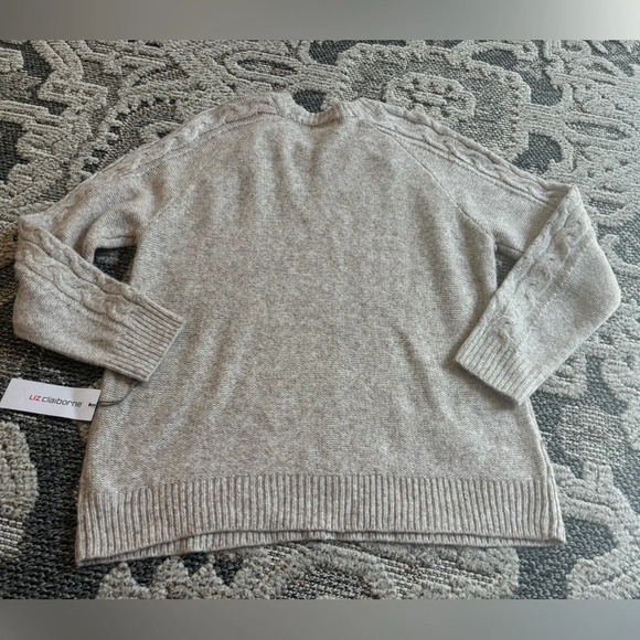 Liz Claiborne Knitted Cable Knit Sweater With Button Details Size XL NWT - Picture 2 of 3